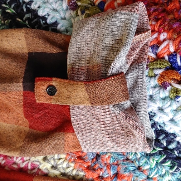 🇨🇦 NWT WOMEN'S LONG SLEEVED PLAID SHIRT - Picture 7 of 7